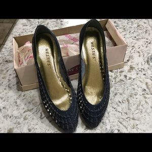 Beautiful vintage Navy Blue low heel shoe Size 6M